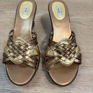 Metro 7 Bronze and Gold Woven Metallic Wedge Mule Sandals, size 8 1/2